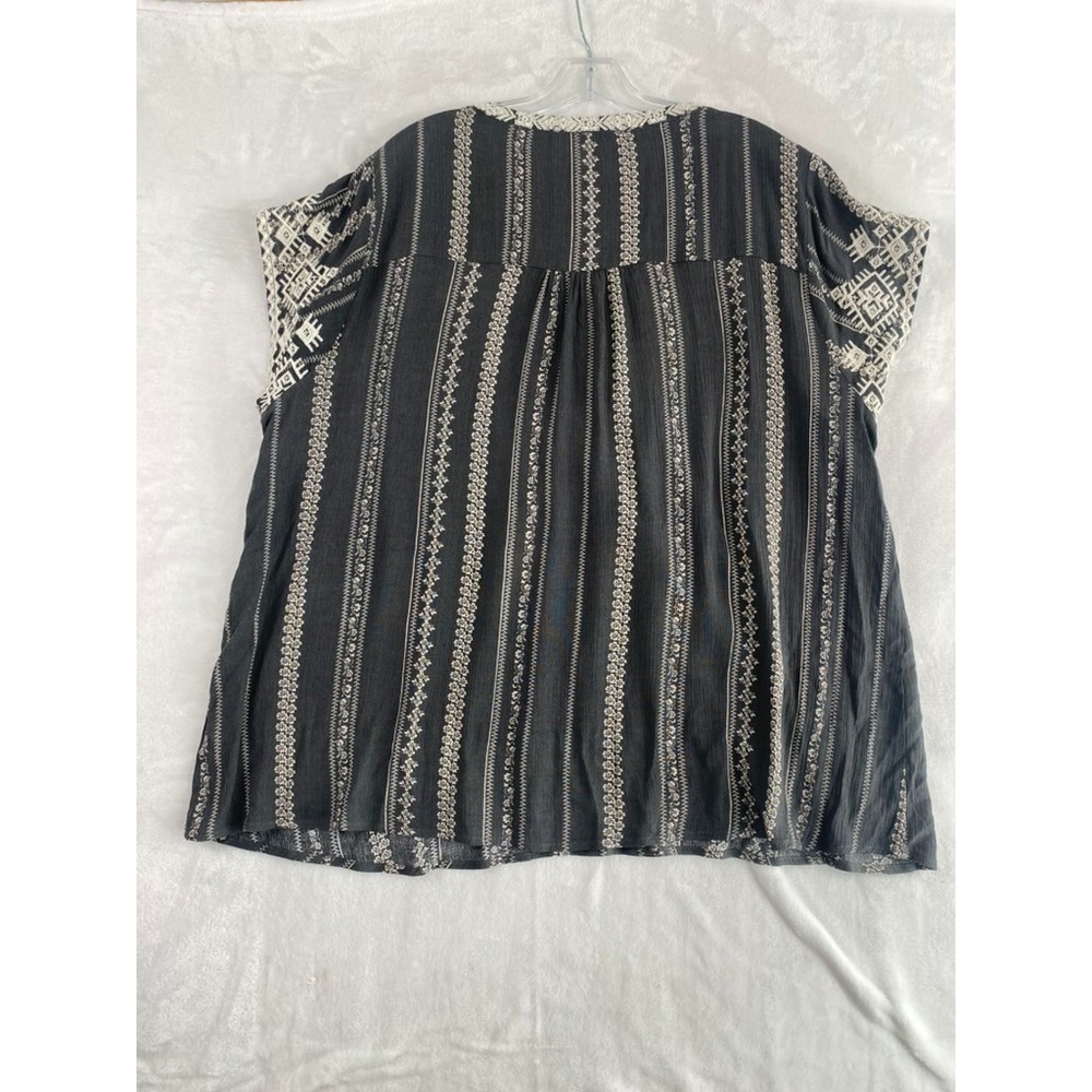 Savanna Jane Blouse Top Women Sz 1X Gray Embroidered Short Sleeve Boho Accent - Picture 7 of 9